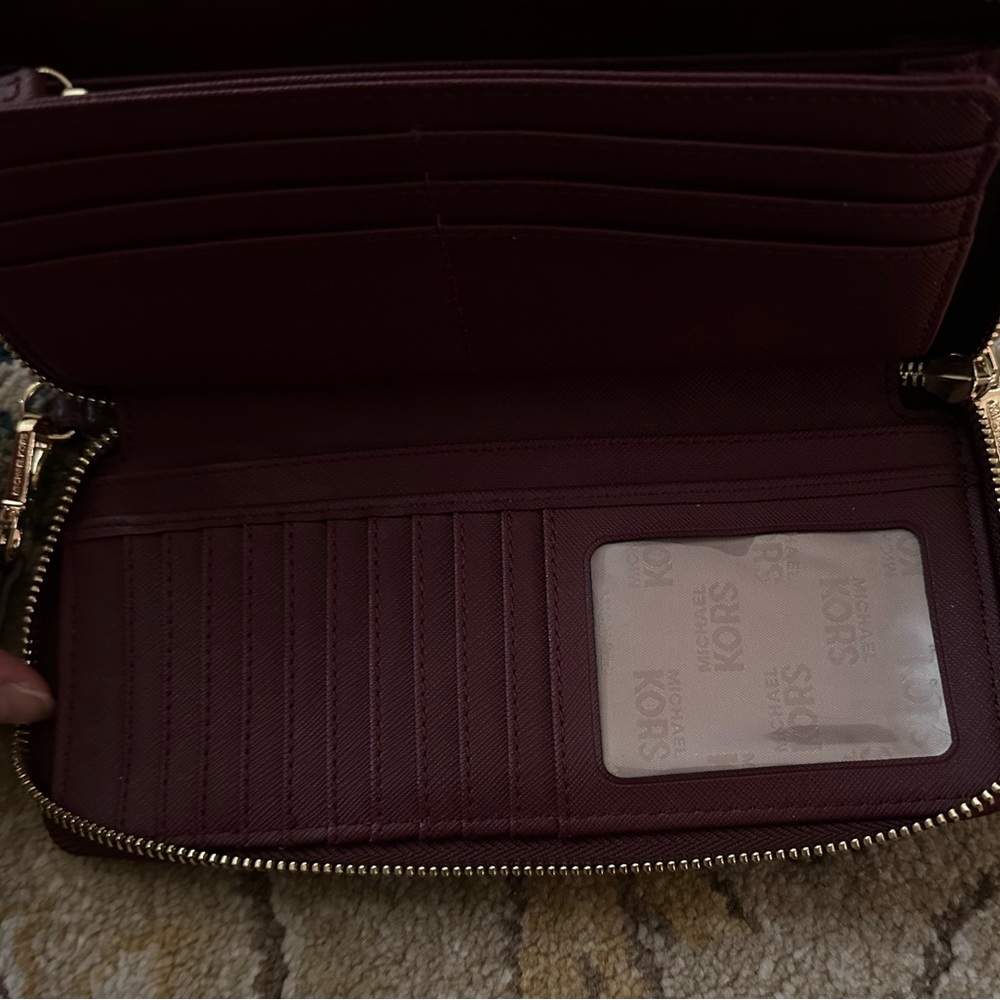 Michael Kor’s Jet Set Continental Travel Full Zip Leather Wallet - Picture 4 of 13